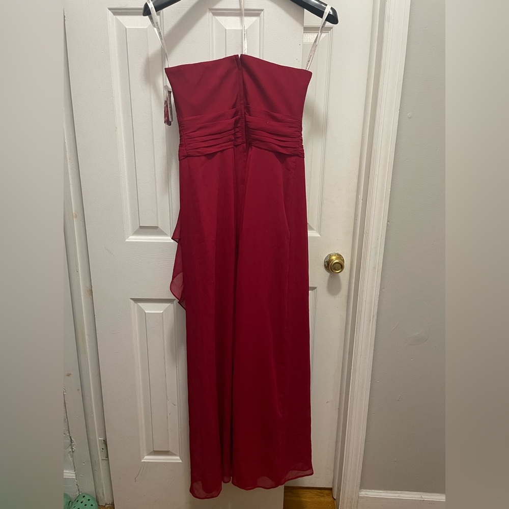 Long Red sweetheart dress . Size 8 . Never worn . straps included